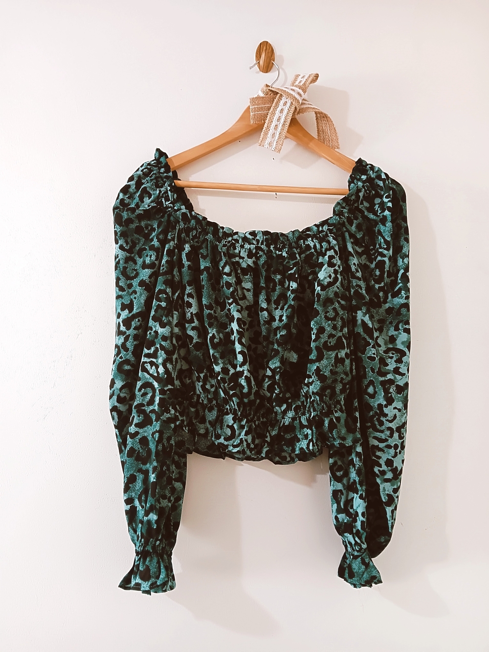 Buddy Love Icy Teal Turquoise Green Leopard Animal Print Ruffled Crop Top Small